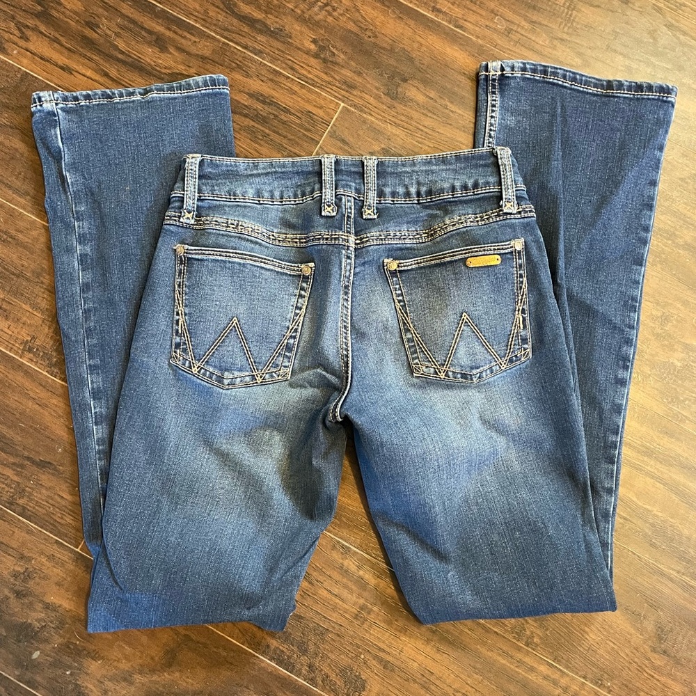 Women's Wranger Jeans - Picture 2 of 3